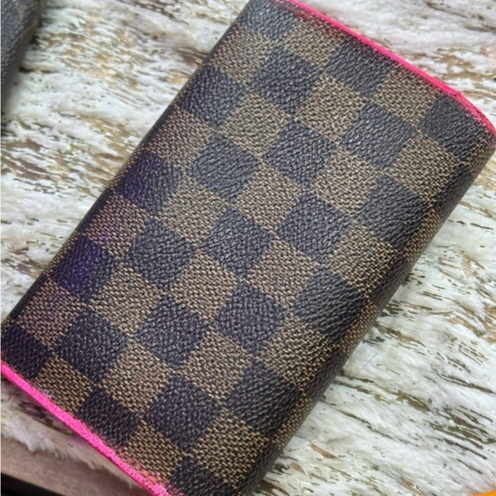 LV Wallet - Picture 4 of 7